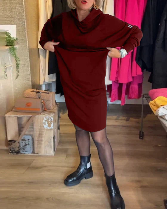 Praktisches Kleid mit Kapuze und Taschen