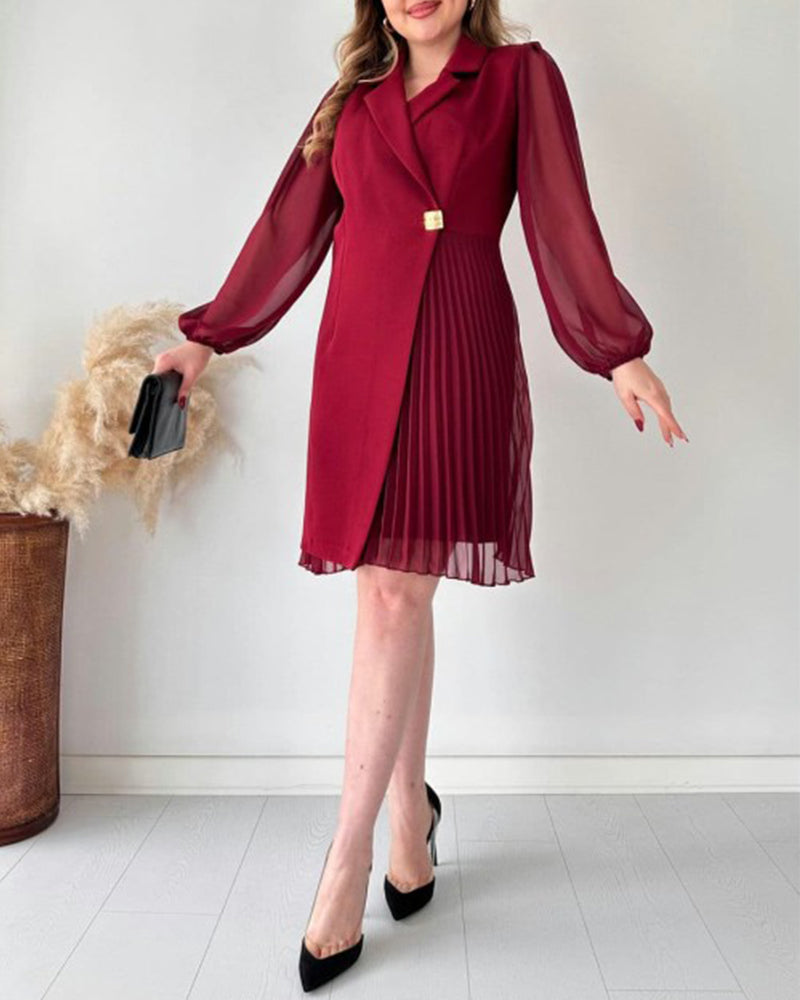 Elegante Damenkleider mit Falten und Revers