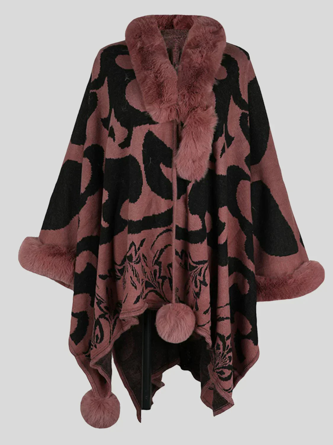 Stilvolles Winterponcho mit Trend-Druck