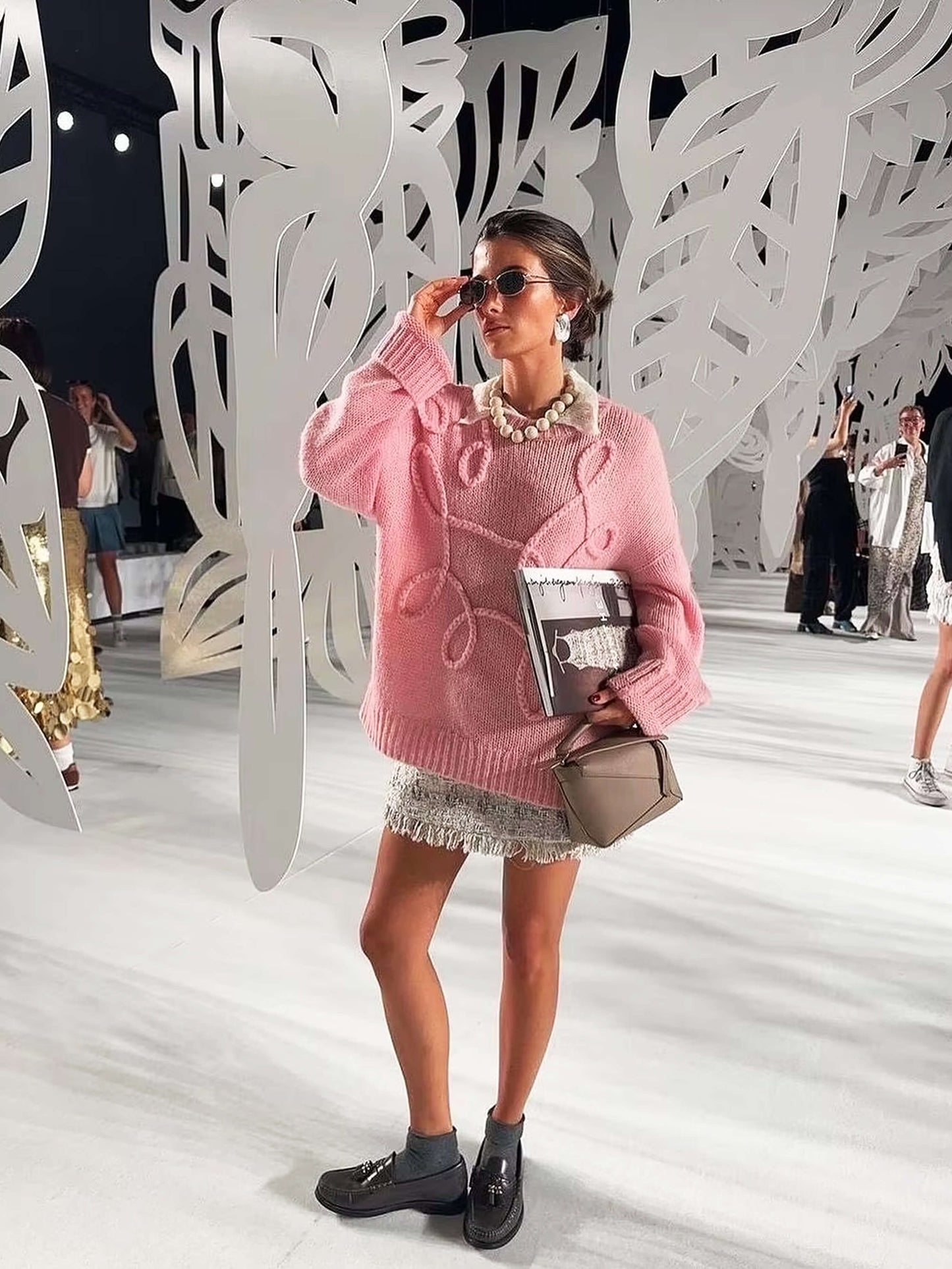 Elegante Oversize Sweatjacke mit Stickerei Design