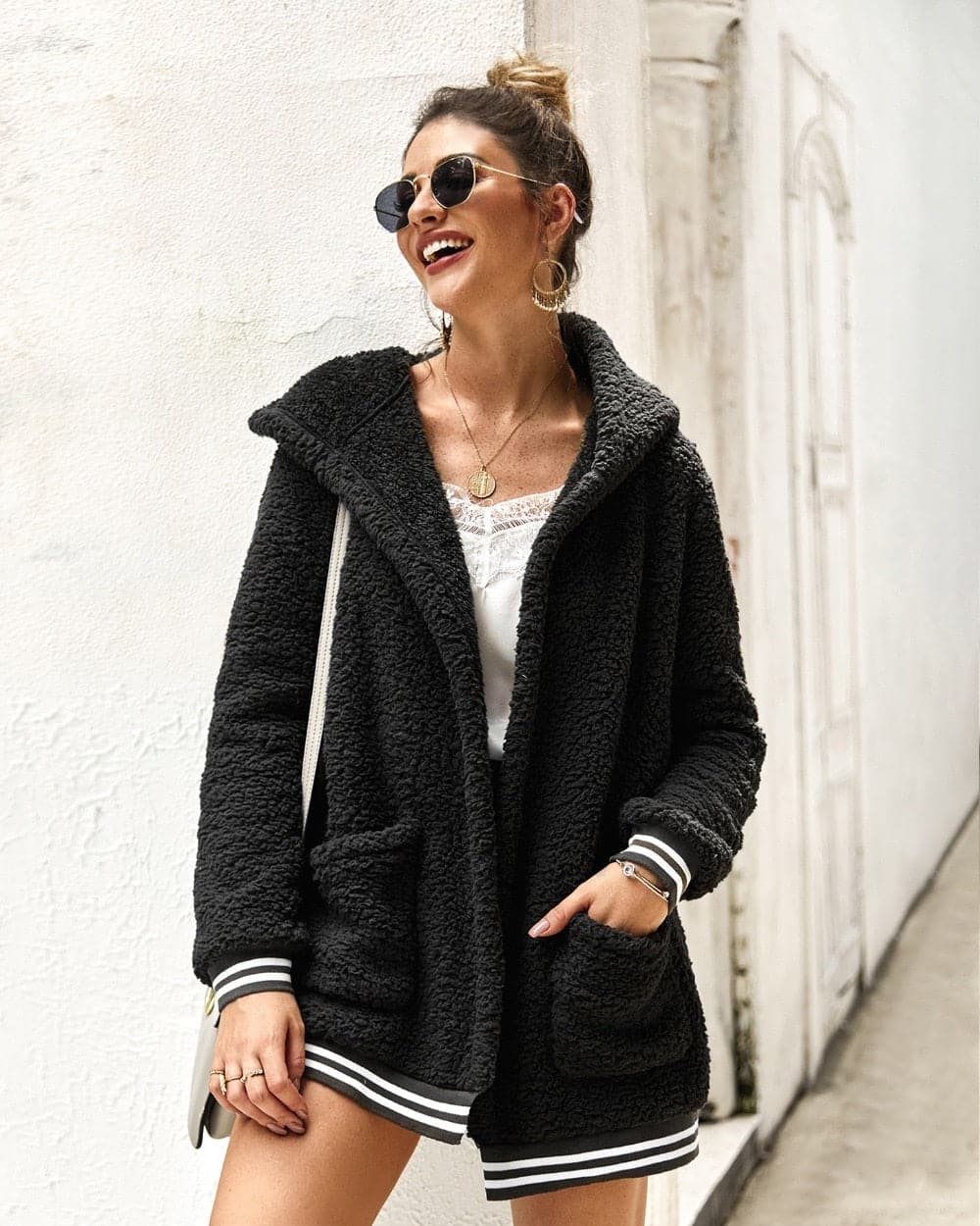 Weiche Oversized Fleecejacke mit Kapuze und großen Taschen
