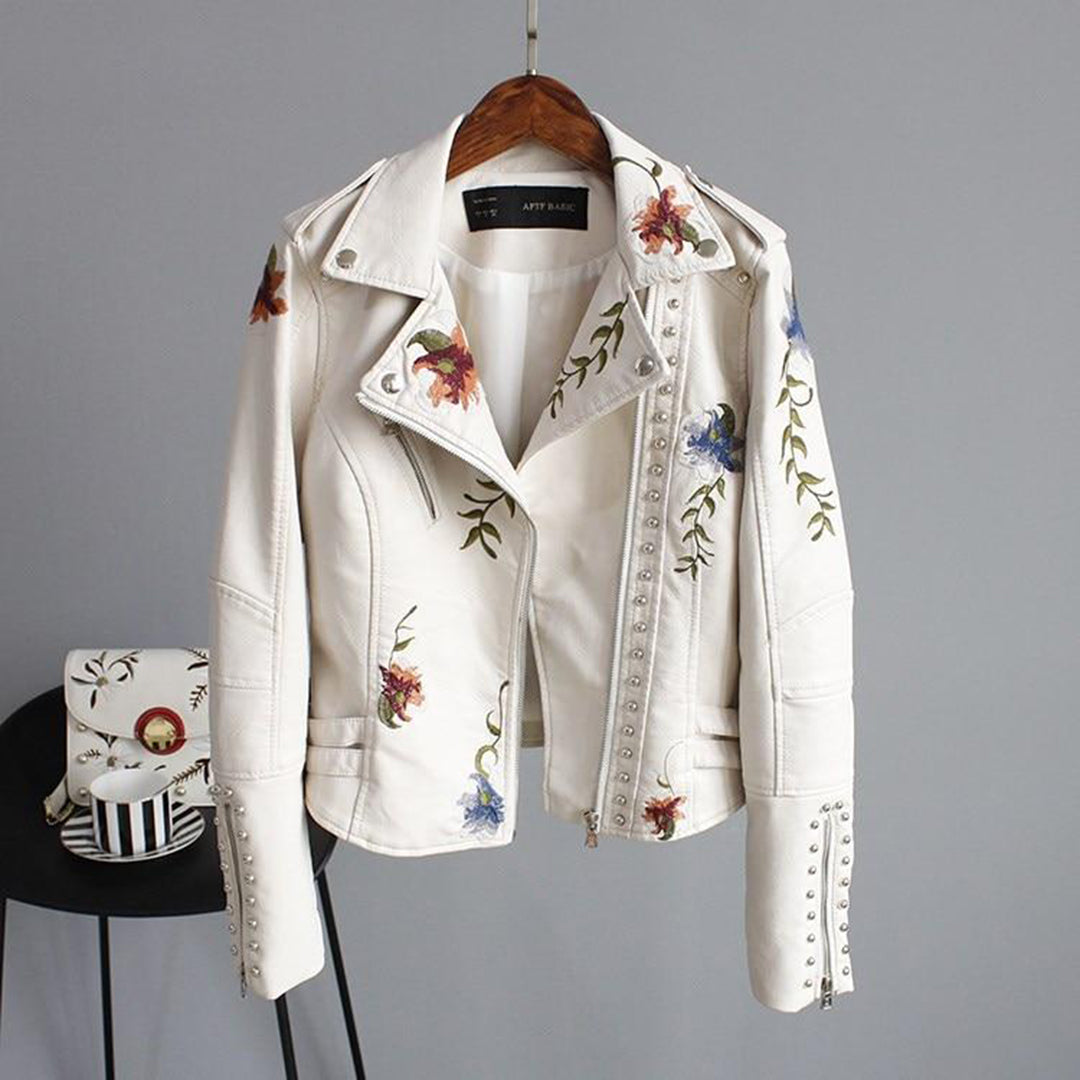 Lederjacke Bikerstyle mit Stickerei und Nieten
