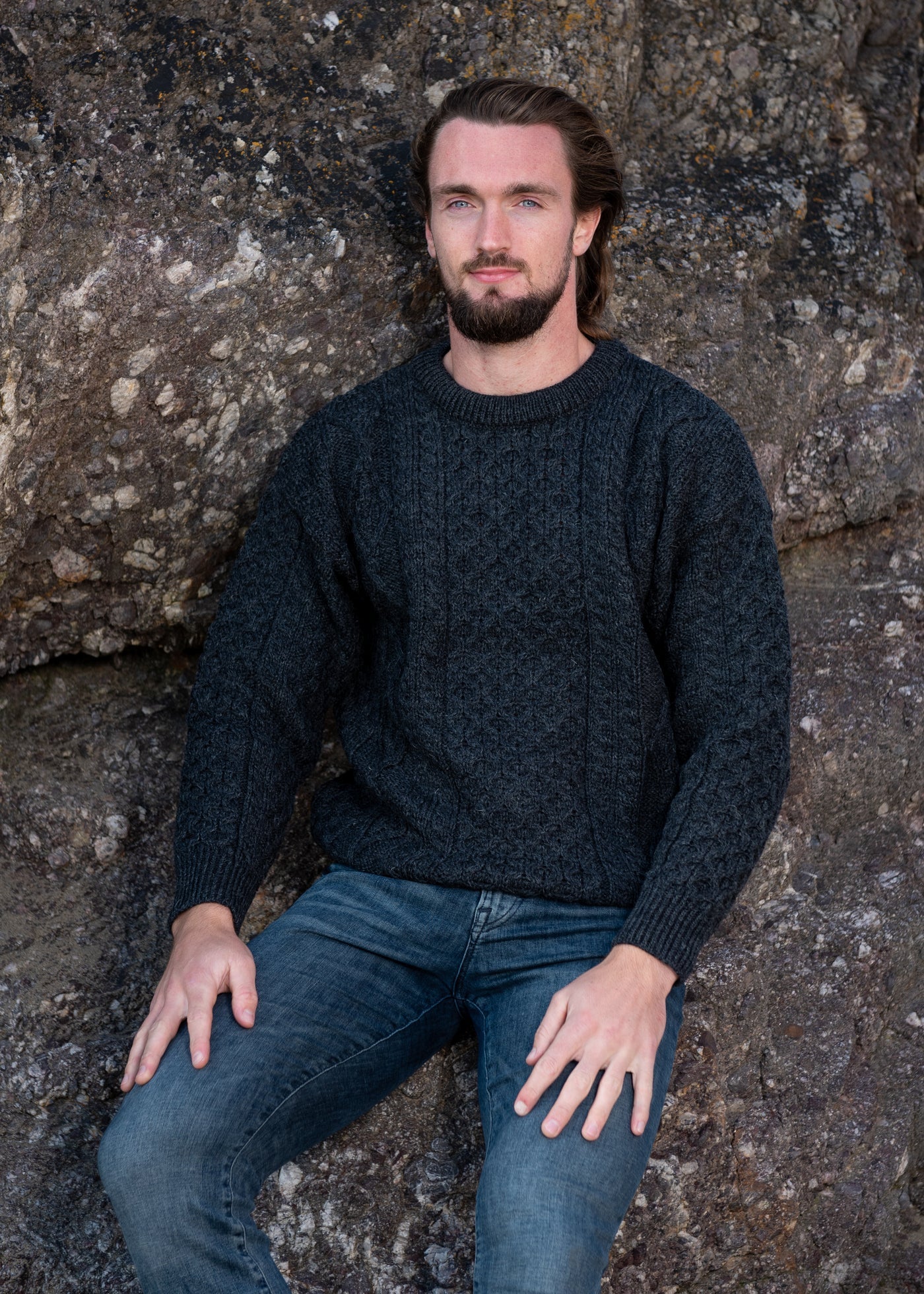 Gestrickter Wollpullover Herren Winter
