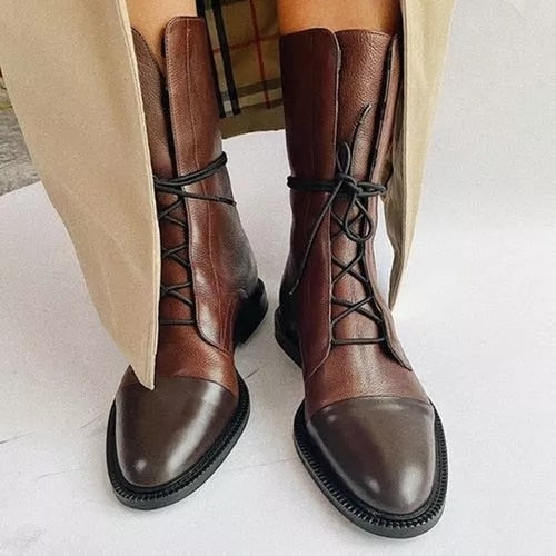 Stilvolle Bikerstiefel Kreuzgurt Optik