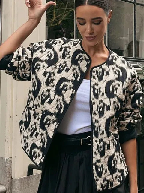 Stilvolle Frauenjacke Blumenmuster Vintage Look