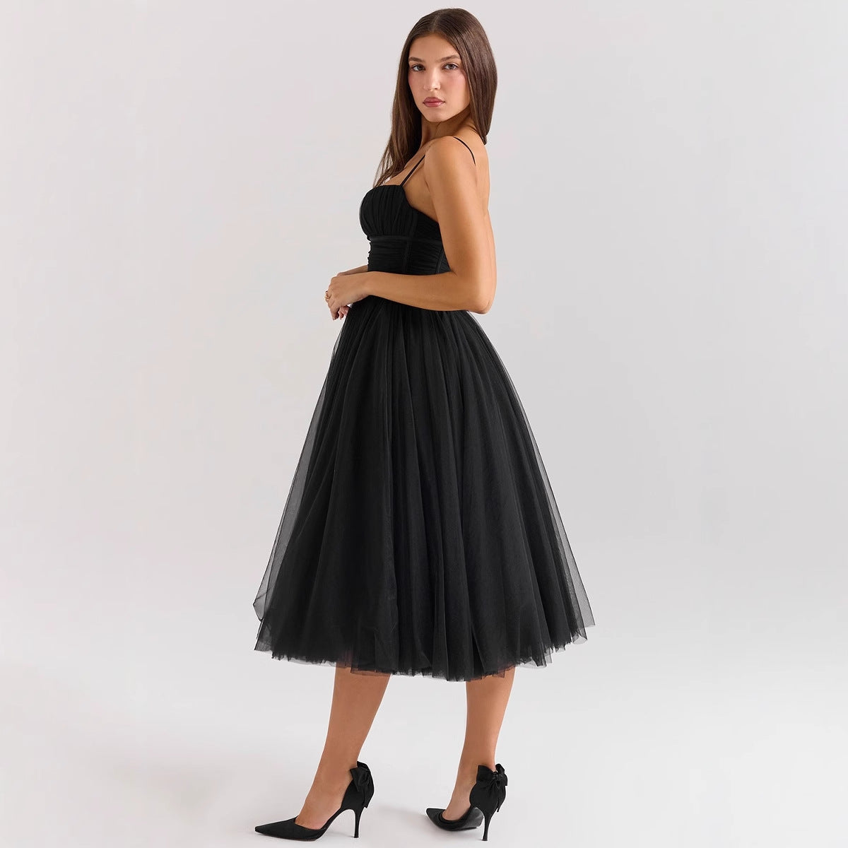 Elegantes Damenkleid aus Tüll mit Röcken