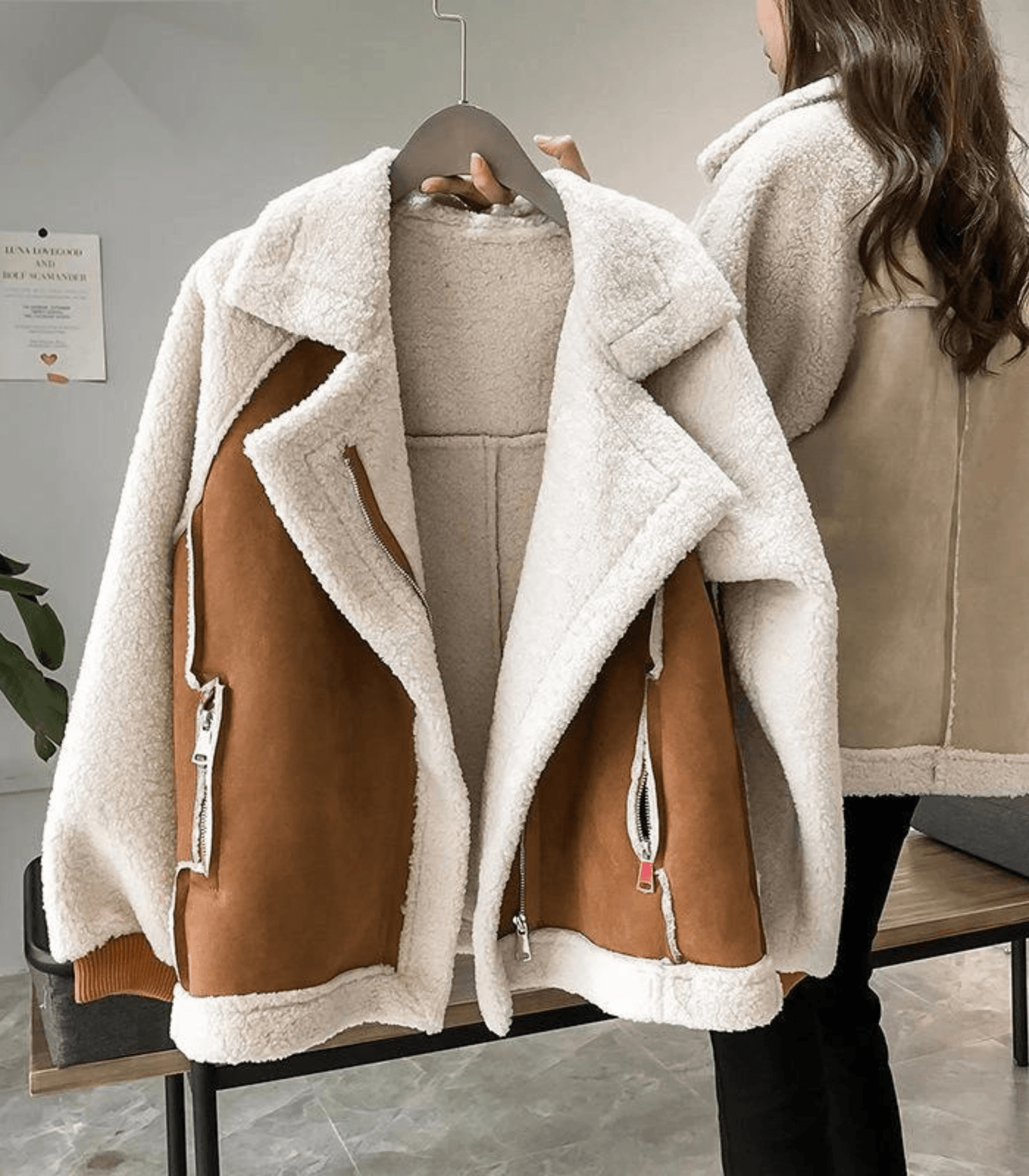 Modische Damenjacke mit Kunstfell Verzierungen