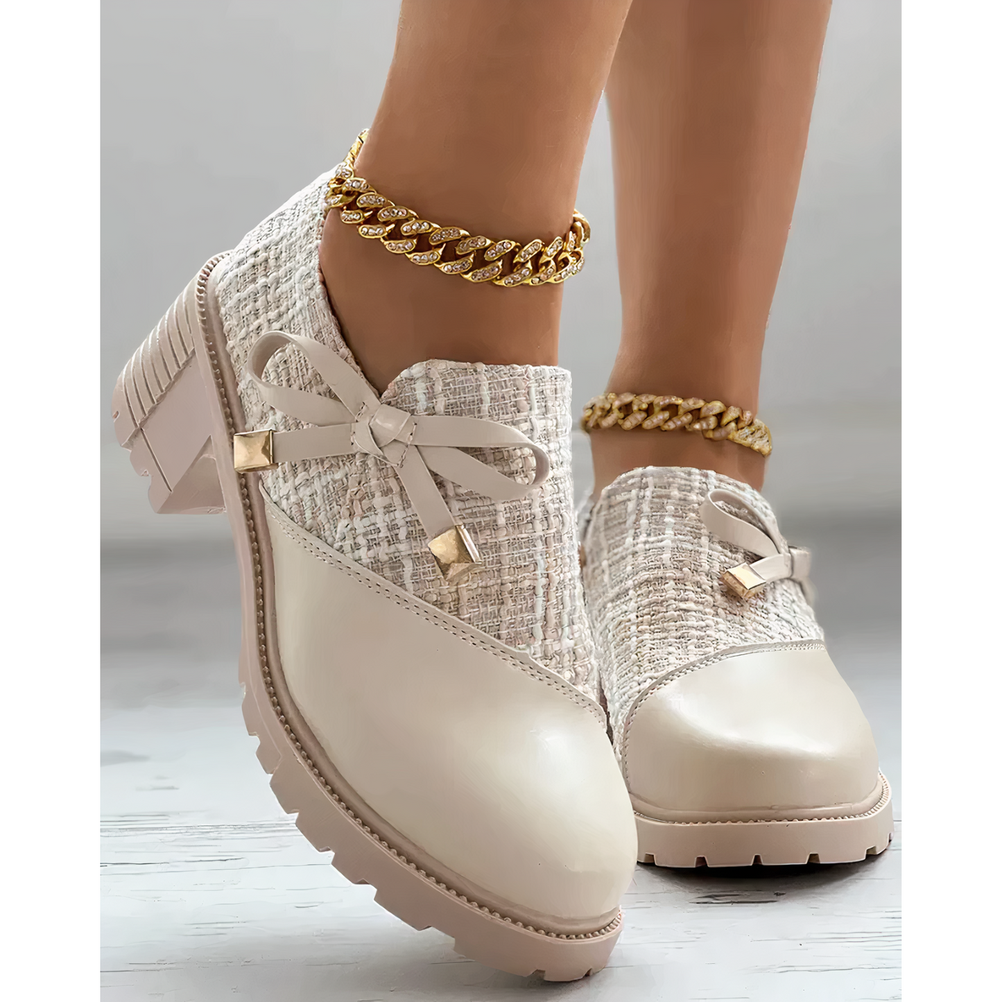 Stylische Damenkleiden Mit Chunky Absatz