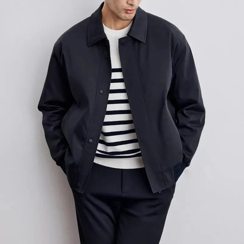 Stylische Bomberjacke mit Spitzenkragen