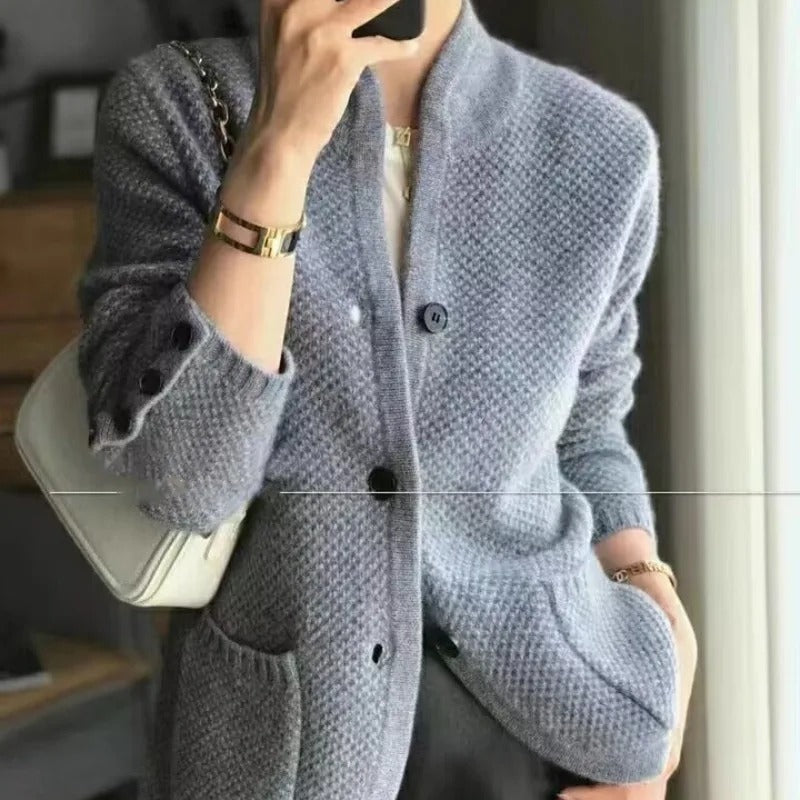 Damen Strickjacke Muster Knopfverschluss Hoher Kragen Mit Taschen