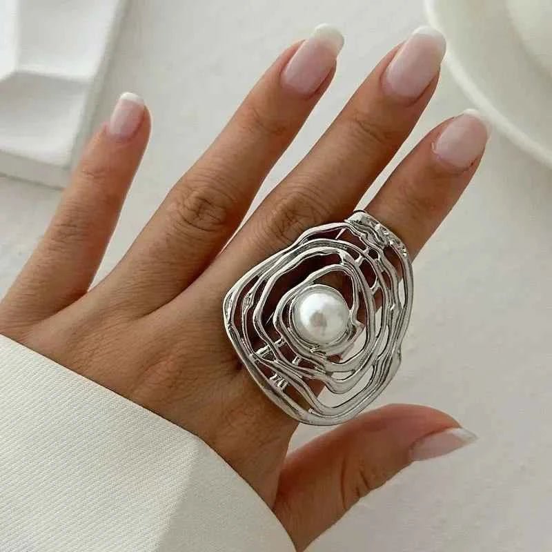 Eleganter Damen Ring Wellen Design Perlenschmuck