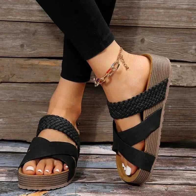 Bequeme Plateau-Sandalen mit geflochtenem Riemen und Cross-Strap