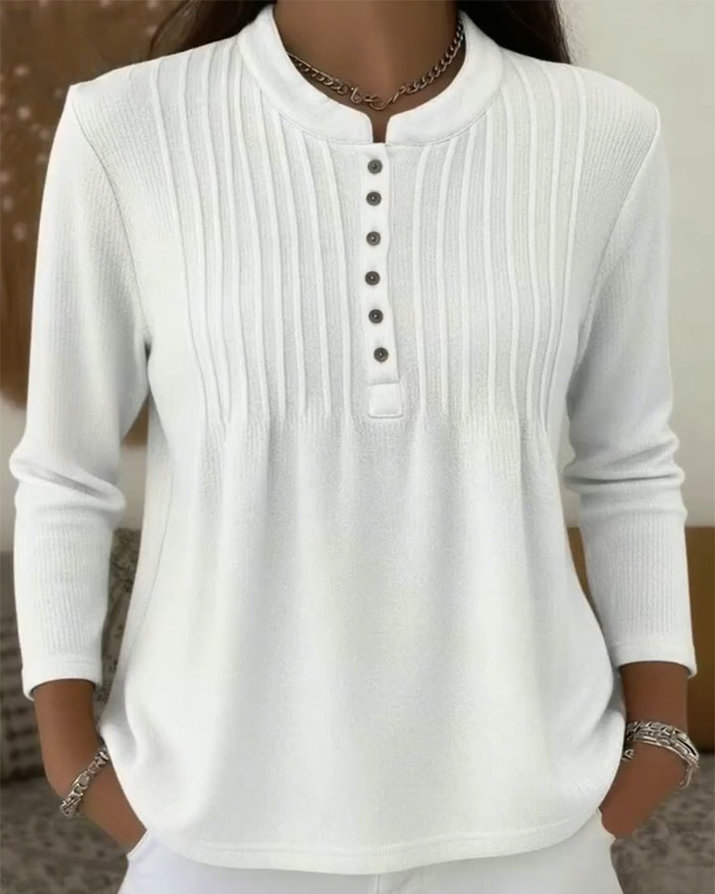 Elegantes Frauenkleid mit Plissee und Knöpfen - IdealeKleiden