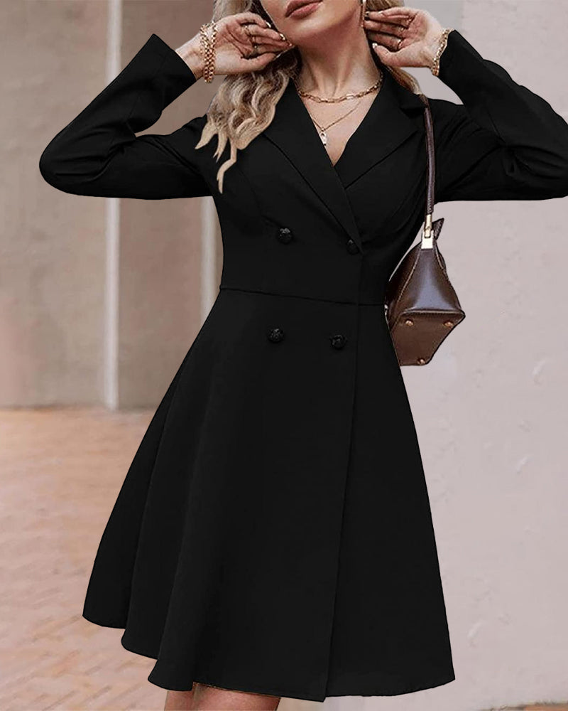 Elegantes Sommerkleid Mit Knöpfen