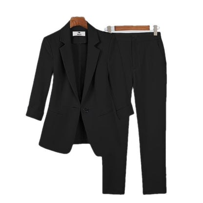 Eleganter Damenanzug Winterkollektion
