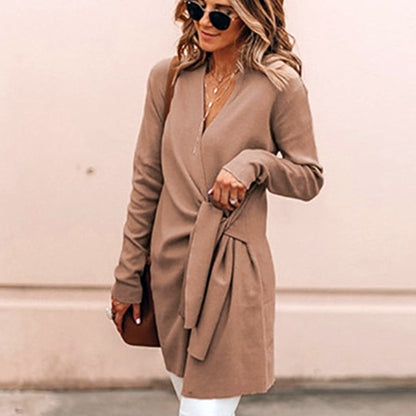 Klassischer Cardigan mit Wickeldetail und Taillenknoten - IdealeKleiden