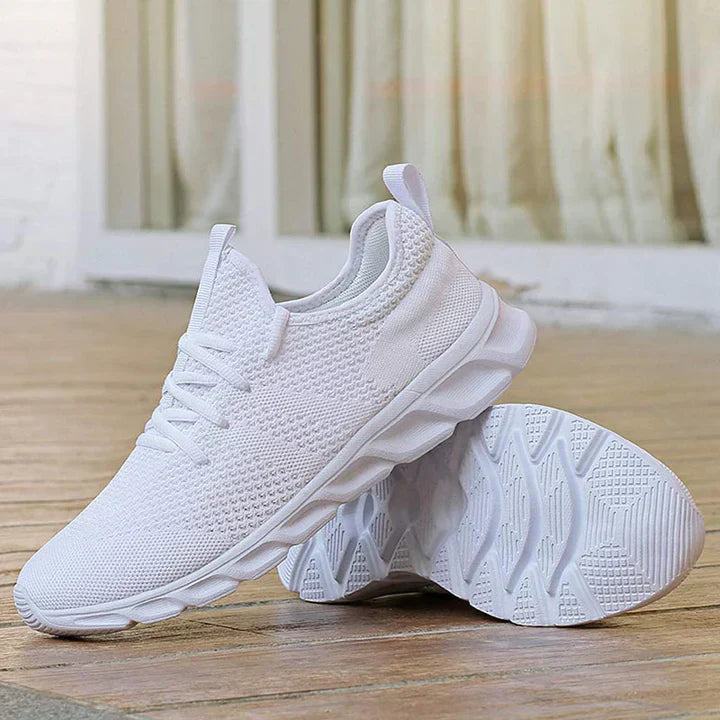 Stilvolle Damenkleider und Bequeme Freizeitschuhe
