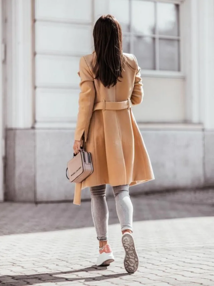 Stylischer Damen Trenchcoat Herbst Trend - IdealeKleiden