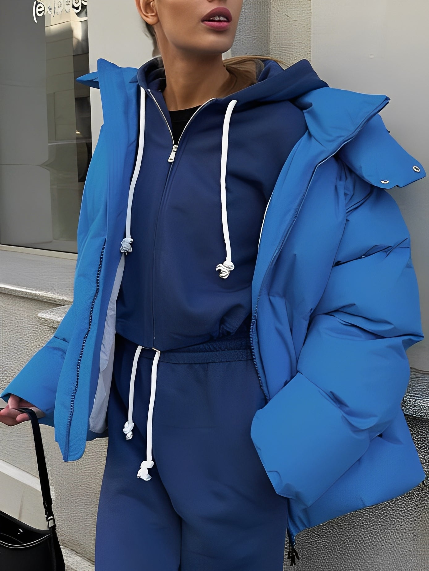 Modische Frauenjacke Kurz Kapuzenstyle