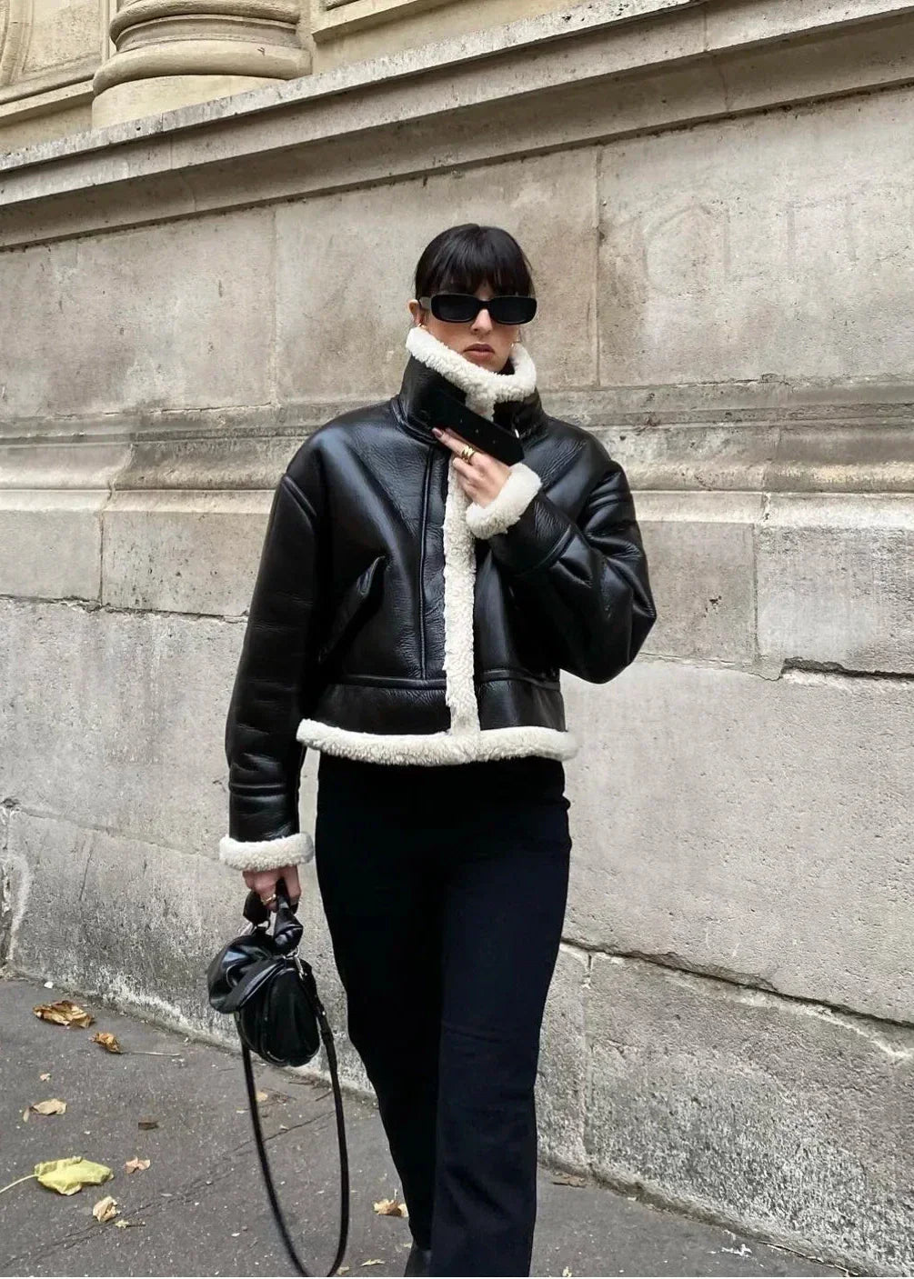 Schwarze Kunstfelljacke Elegantes Design - IdealeKleiden