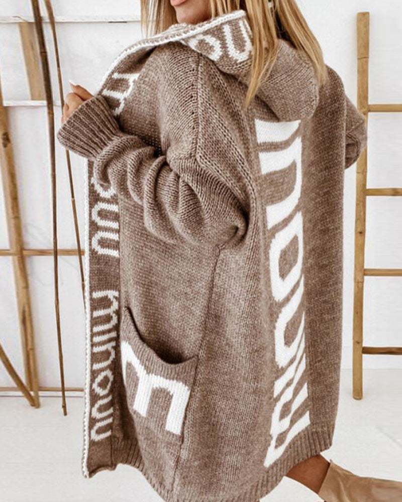Lange Strickjacke mit coolen Buchstaben
