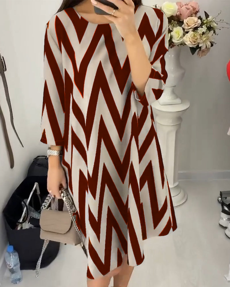 Modisches Damenkleid Mit Aufdruck