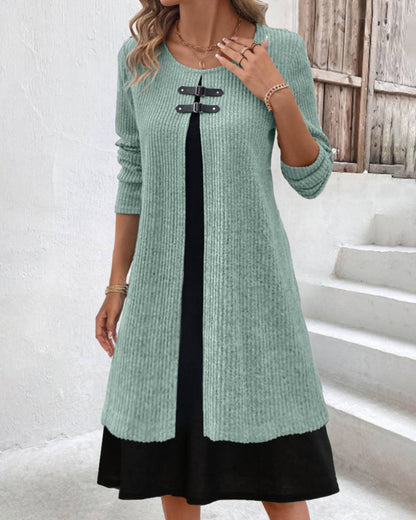 Elegantes Rippenkleid Mit Langen Ärmeln