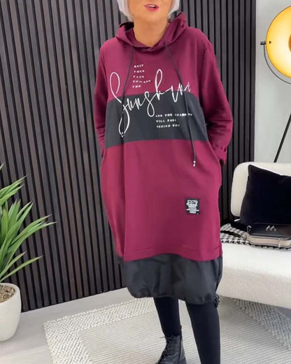 Stylisches Kleid mit Kapuze und Buchstaben-Druck