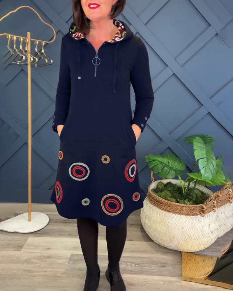 Modisches Kleid mit Kreismuster & Kapuze