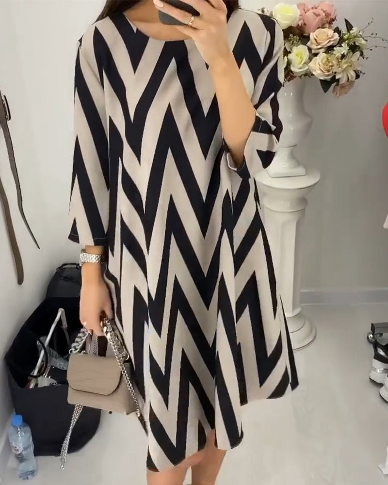 Modisches Damenkleid Mit Aufdruck