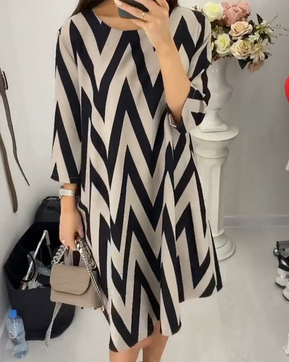 Modisches Damenkleid Mit Aufdruck
