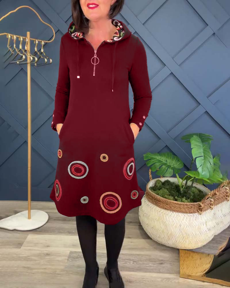 Modisches Kleid mit Kreismuster & Kapuze