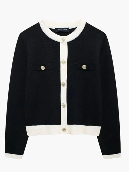 Schicke Strickjacke Mit Knöpfen