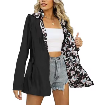 Praktische Outdoorjacke mit Kapuze und Trendmuster