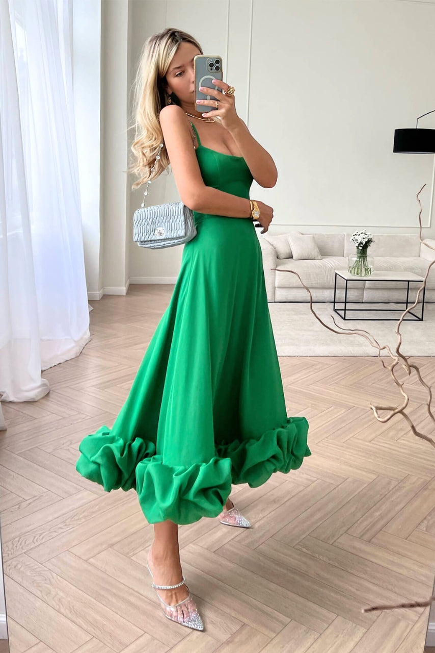 Elegantes Damenkleid Hochzeitsgast Rüschendesign