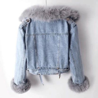 Stylische Denimjacke mit Pelzdetail - IdealeKleiden