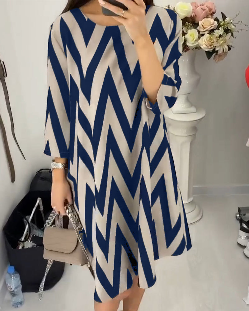 Modisches Damenkleid Mit Aufdruck