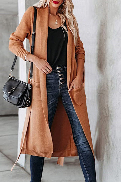 Stilvolle Strickjacke mit Krawatte Look