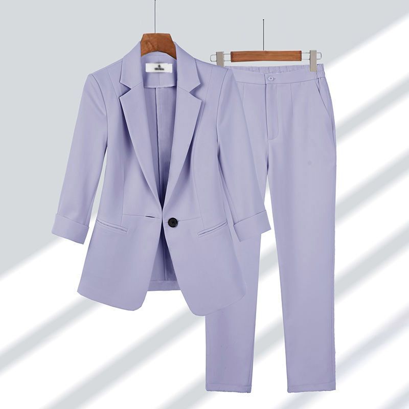 Eleganter Damenanzug Winterkollektion