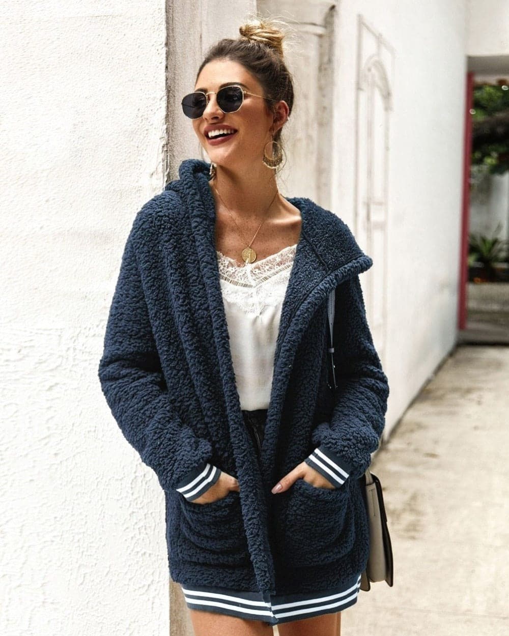 Weiche Oversized Fleecejacke mit Kapuze und großen Taschen