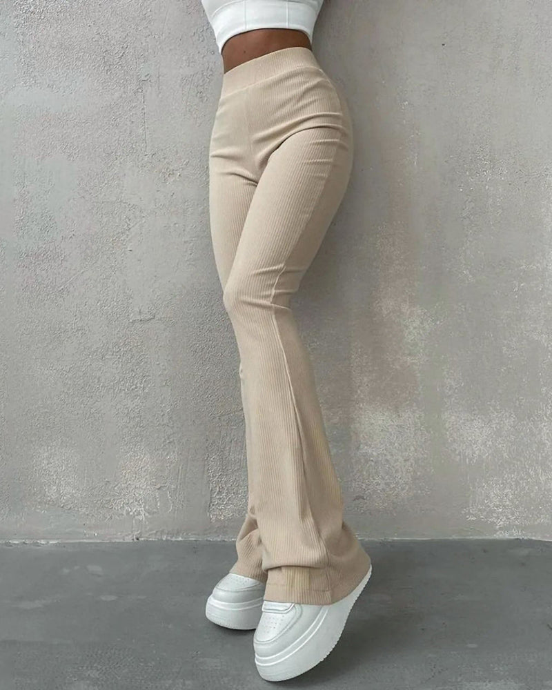 Schlanke Damen Hose mit Mikro Flare
