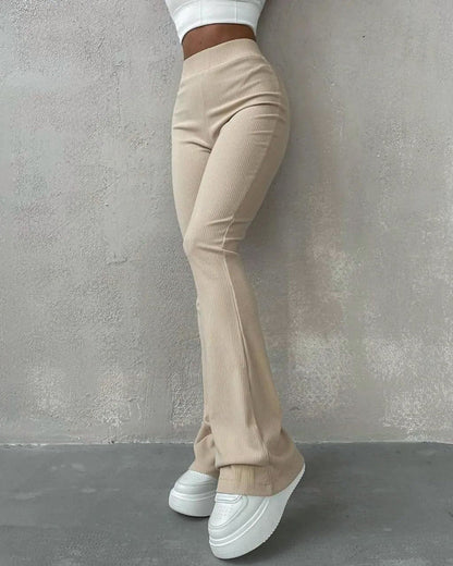 Schlanke Damen Hose mit Mikro Flare
