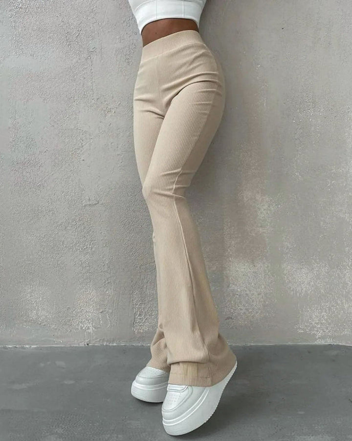 Schlanke Damen Hose mit Mikro Flare
