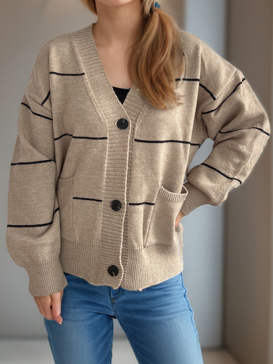 Modische Strickjacke V-Ausschnitt Langarm