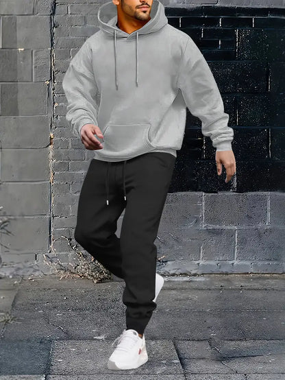 Klassisches Set: Kapuzenpullover und Jogger Comfort