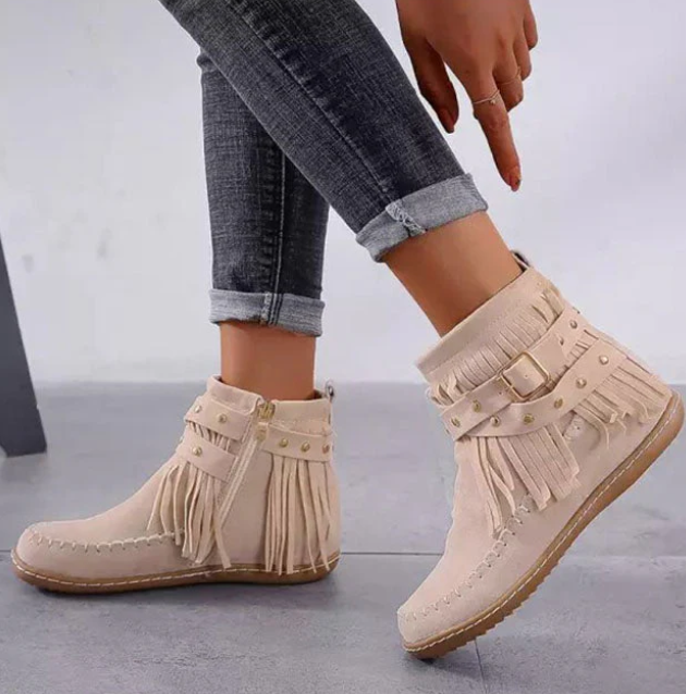 Stilvolle Wildleder Stiefel Mit Fransen