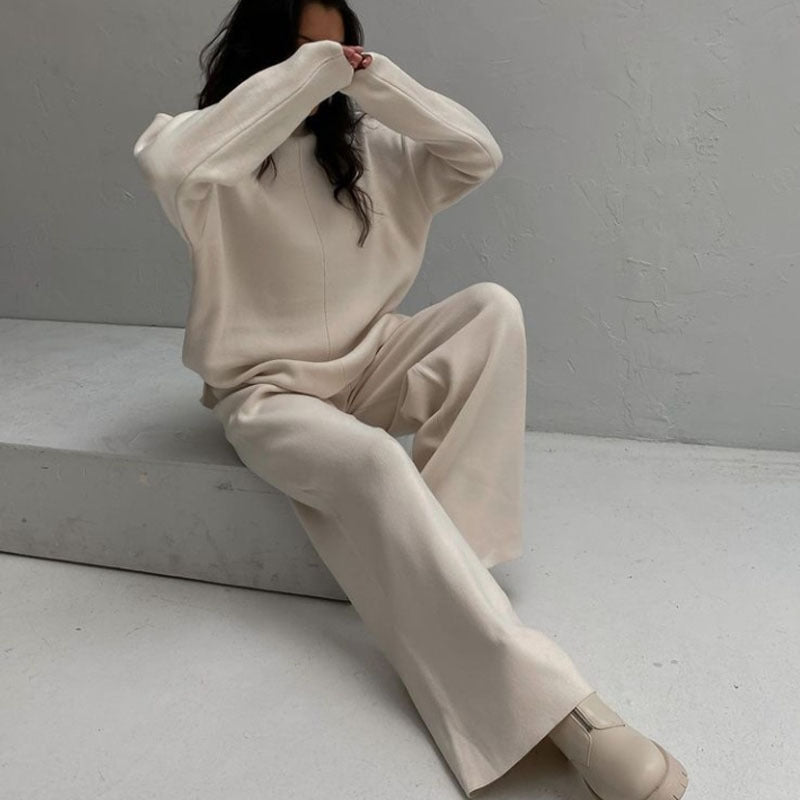 Wintermode Set: Warmes Pullover und Hose
