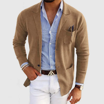 Modischer Herrenblazer mit Knöpfen und Revers