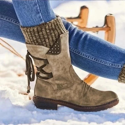 Stilvolle Stiefeletten mit Nieten und Schnürung - IdealeKleiden