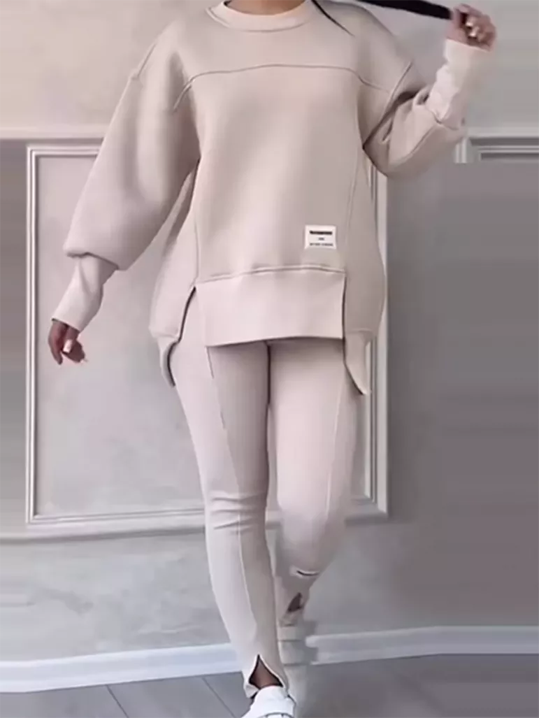 Elegantes Winter-Set: Pullover mit Patchwork und Leggings
